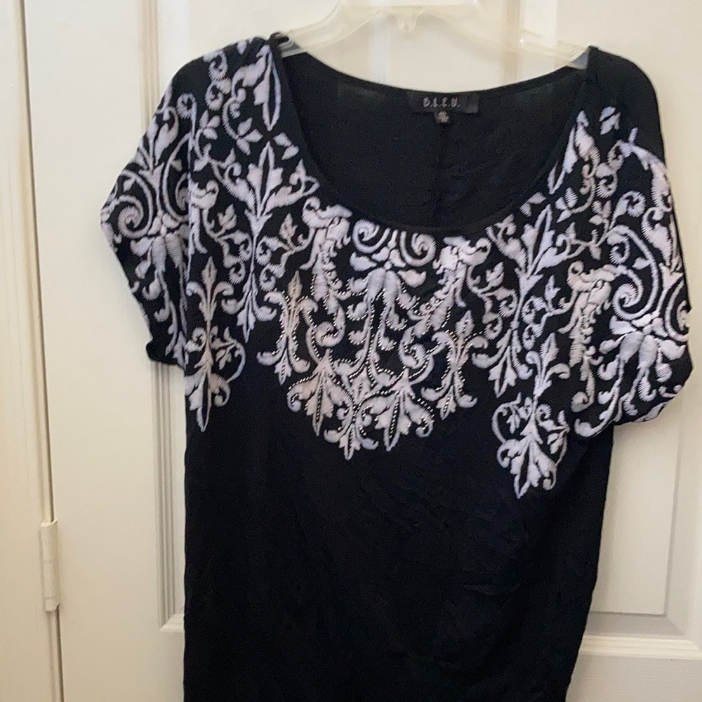 FINAL MARKDOWN Ladies b.l.e.u top medium